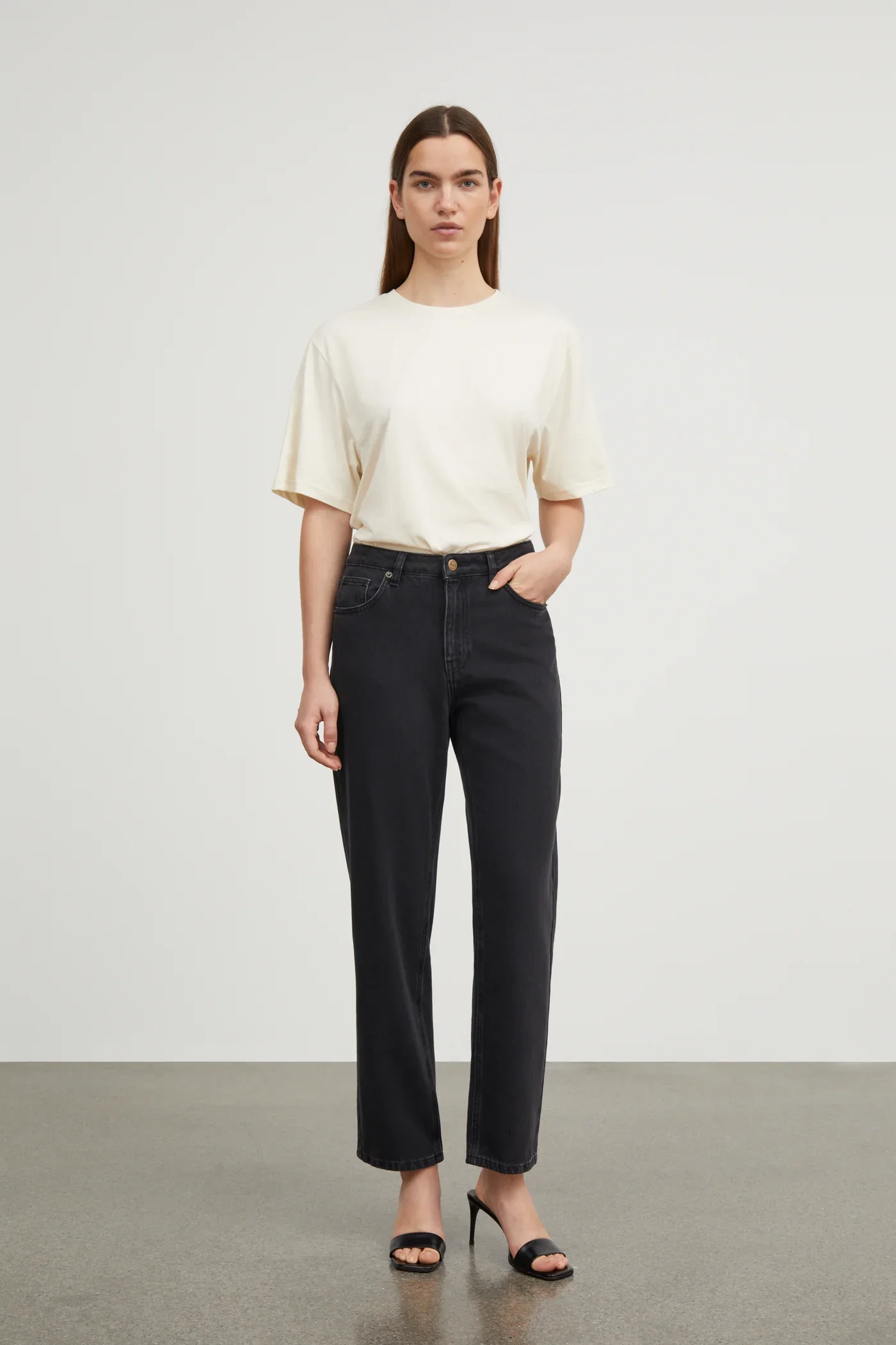 Andy Oversized Tee | Light Cream - Image 3
