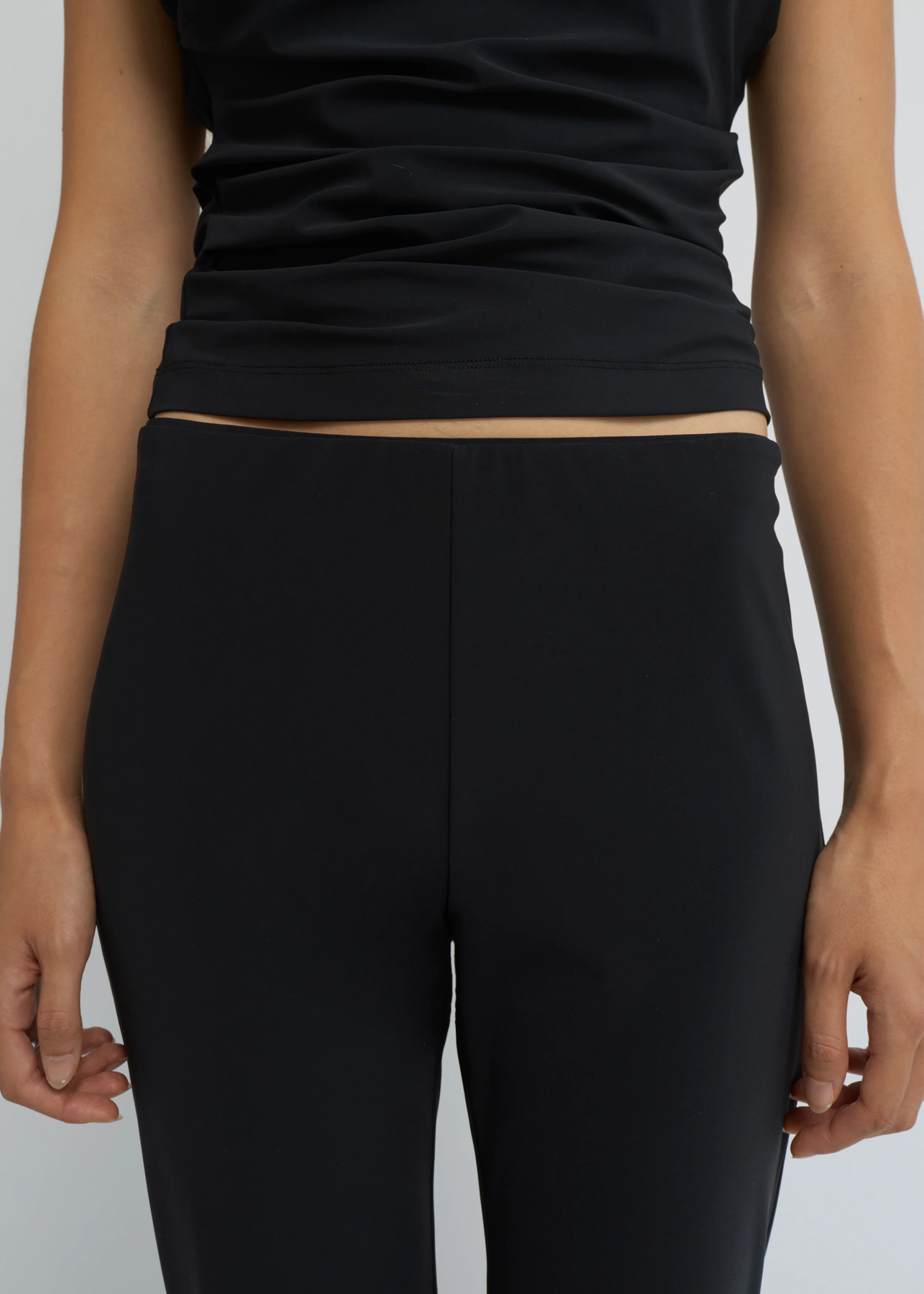 Asymmetric sleevesless top | Black - Image 3