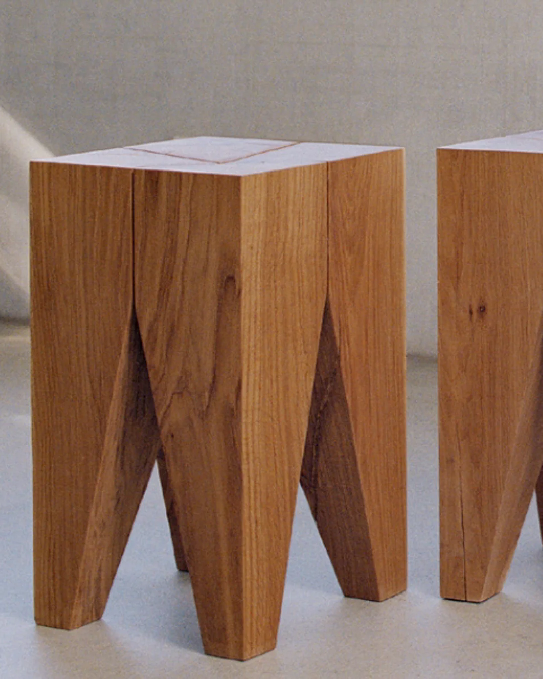 Backenzahn Side Table - Image 2