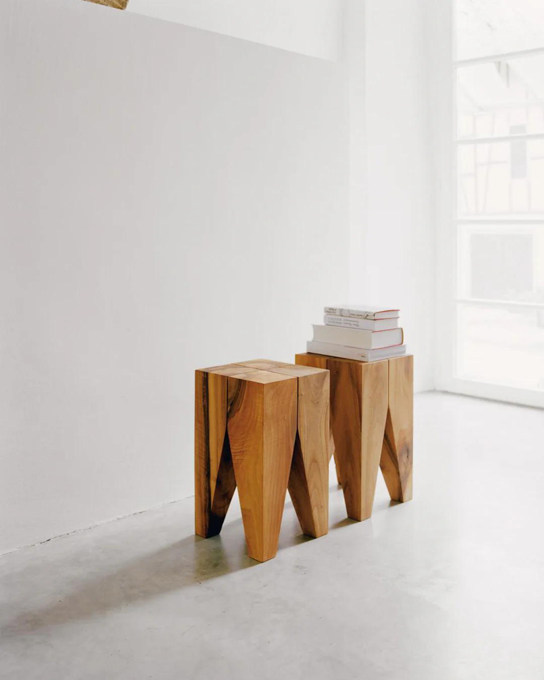 Backenzahn Side Table - Image 3