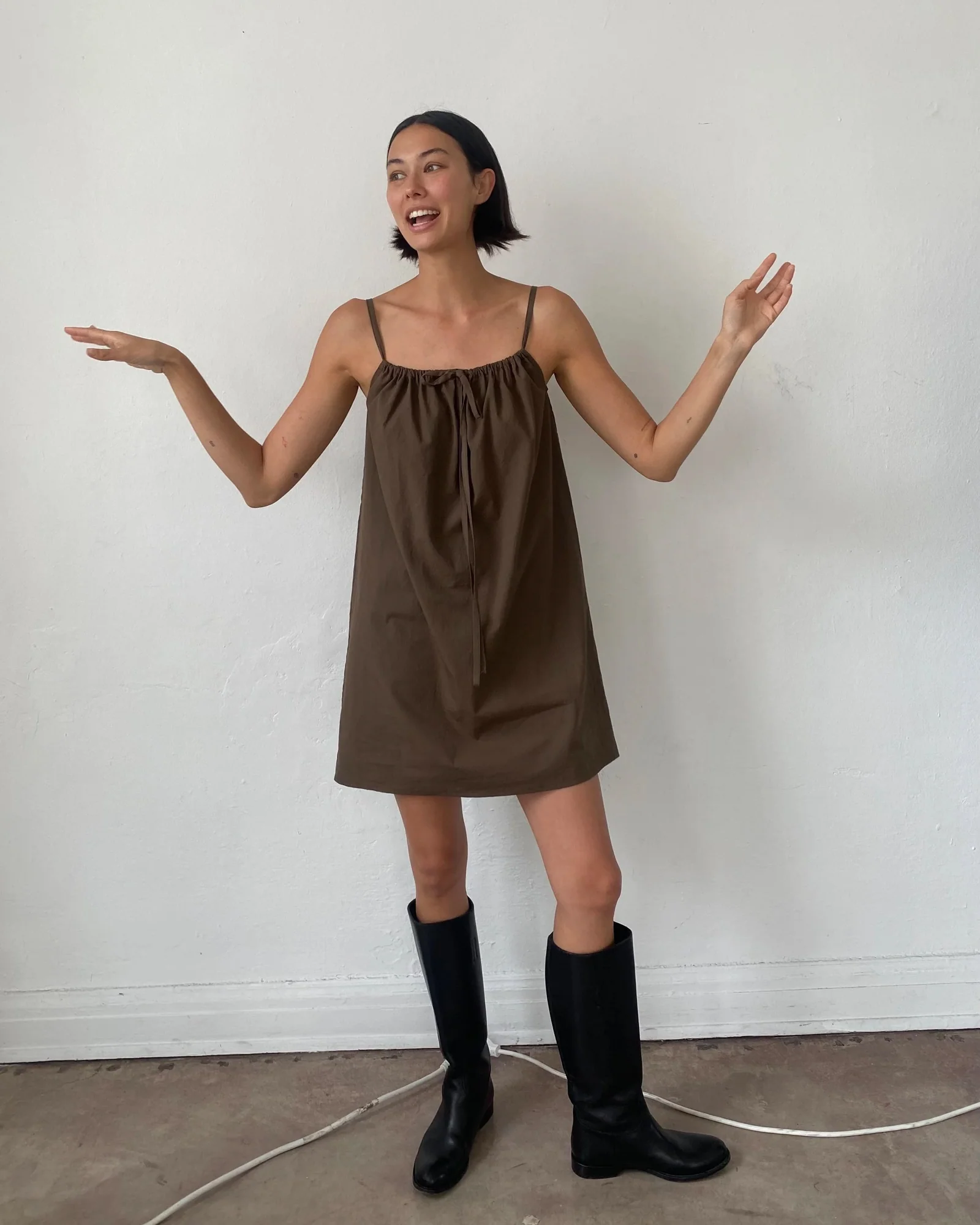 Bow Dress |Â Chocolate - Image 3