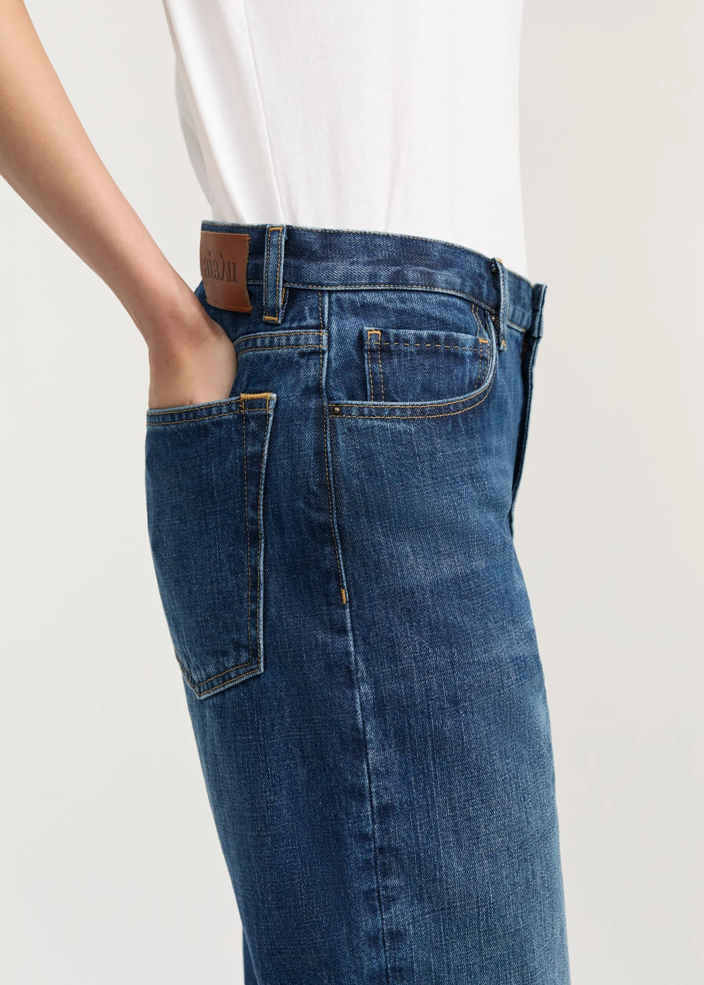 Collin Midwaist Relaxed Jeans | Worn Blue - Image 2