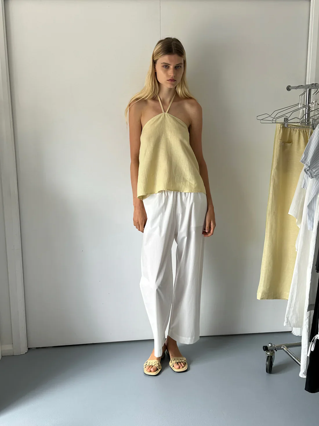 Ease Trouser | White