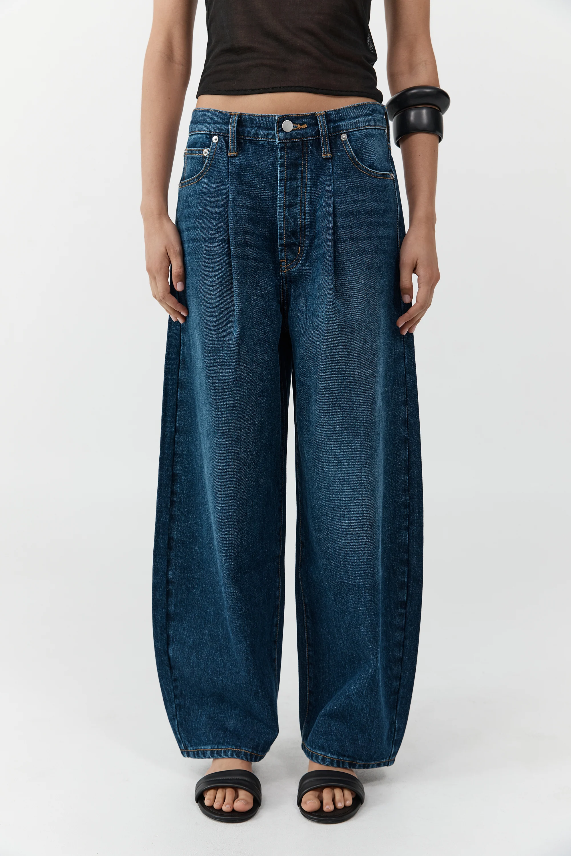 Mid Rise Pleat Barrel Jeans - Image 3
