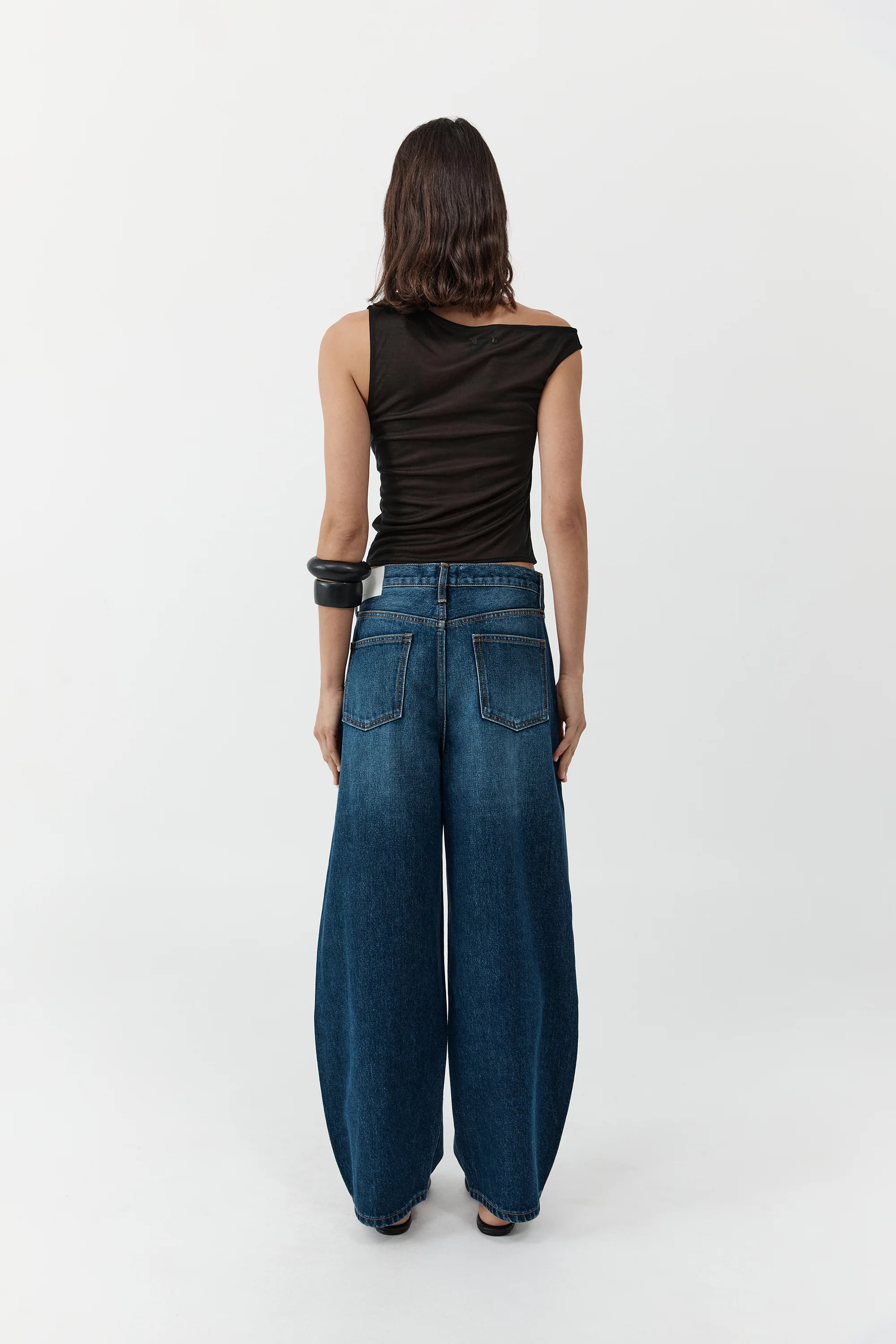 Mid Rise Pleat Barrel Jeans - Image 6
