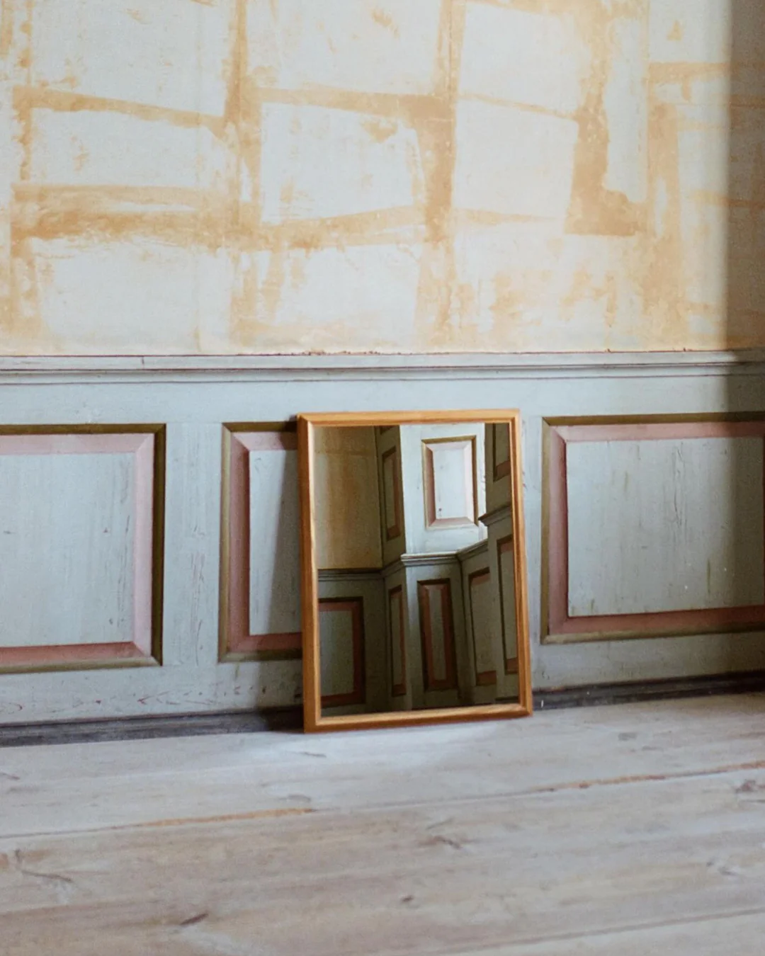 MO2 Mirror | Elm - Image 2
