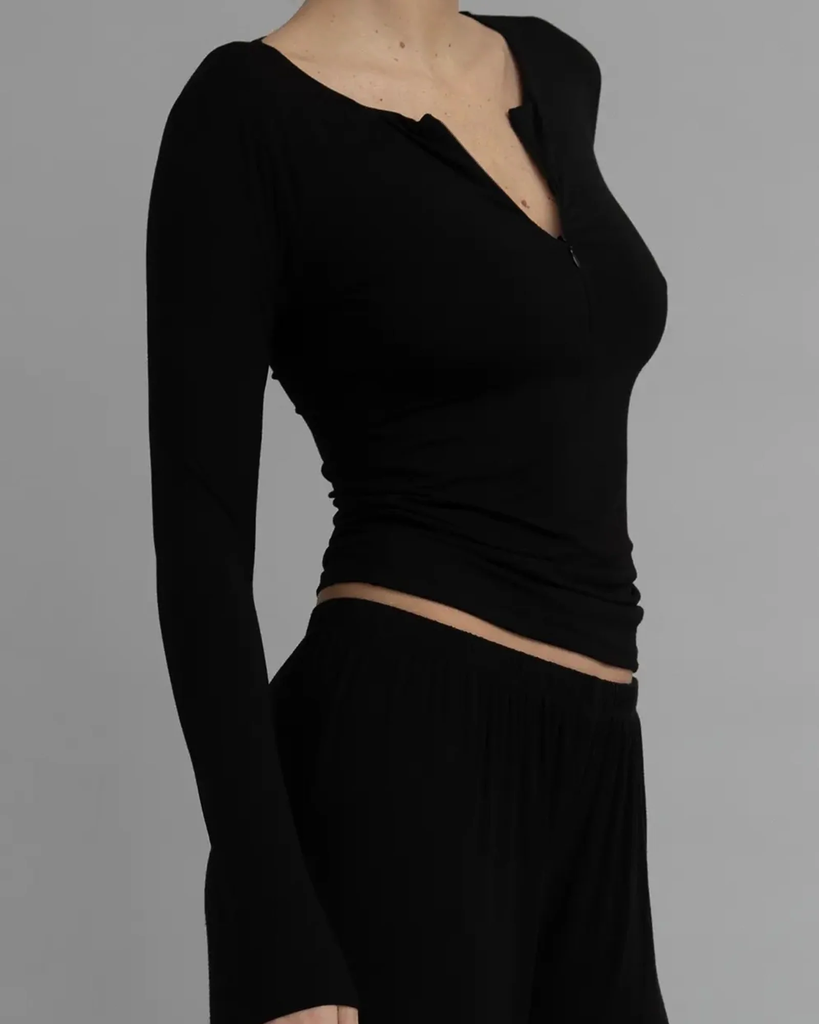 Recline Half Zip | Black - Image 2