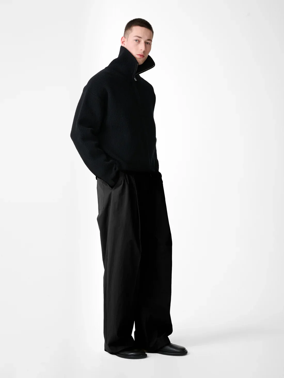 Shire Cotton Pleated Pant | Black - Image 4