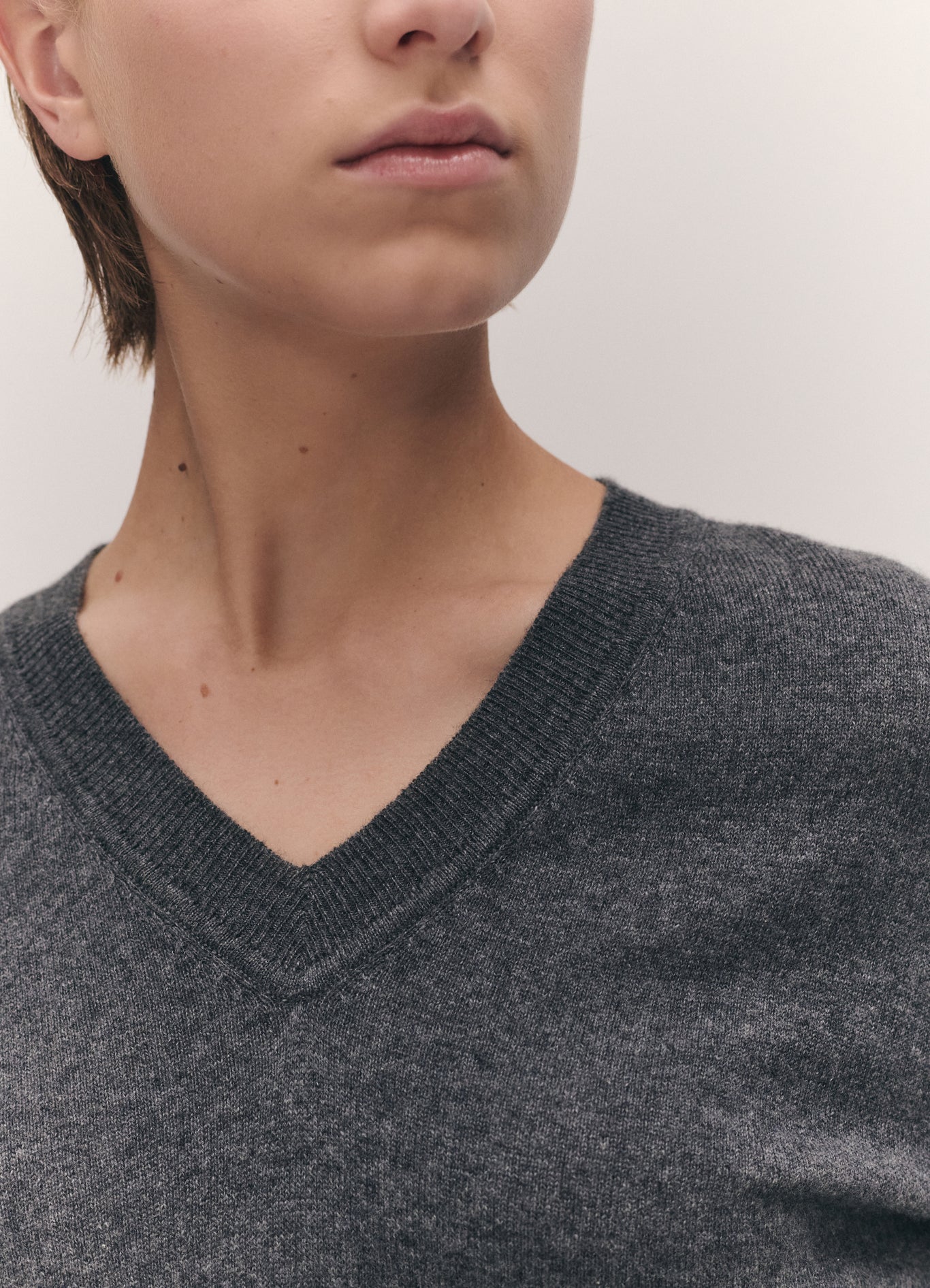 Tahra Cashmere V-Neck |Â Derby Grey - Image 6